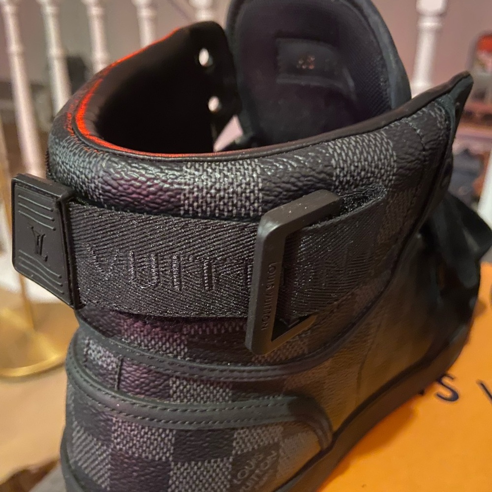 Louis Vuitton Rivoli Damier - Black - Picture 6 of 11